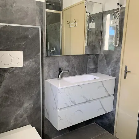 Otel Helvetia 3*